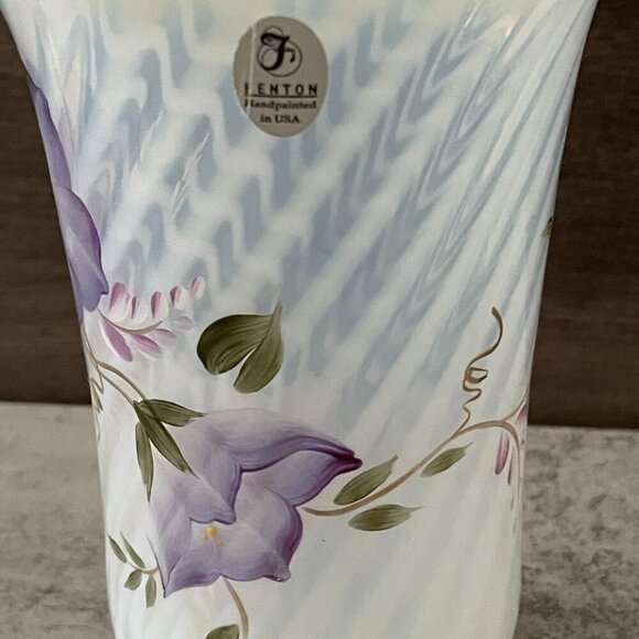 Vintage Fenton Heirloom Optic Glass Hand Painted Purple Flower Signed Vase 8" - Picture 3 of 10